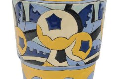 RARE-VASE-DE-FORME-GEOMETRIQUE-A-DECOR-POLYCHROME-DE-MOTIFS-FLORAUX-FORTEMENT-STYLISES.HELLIP-